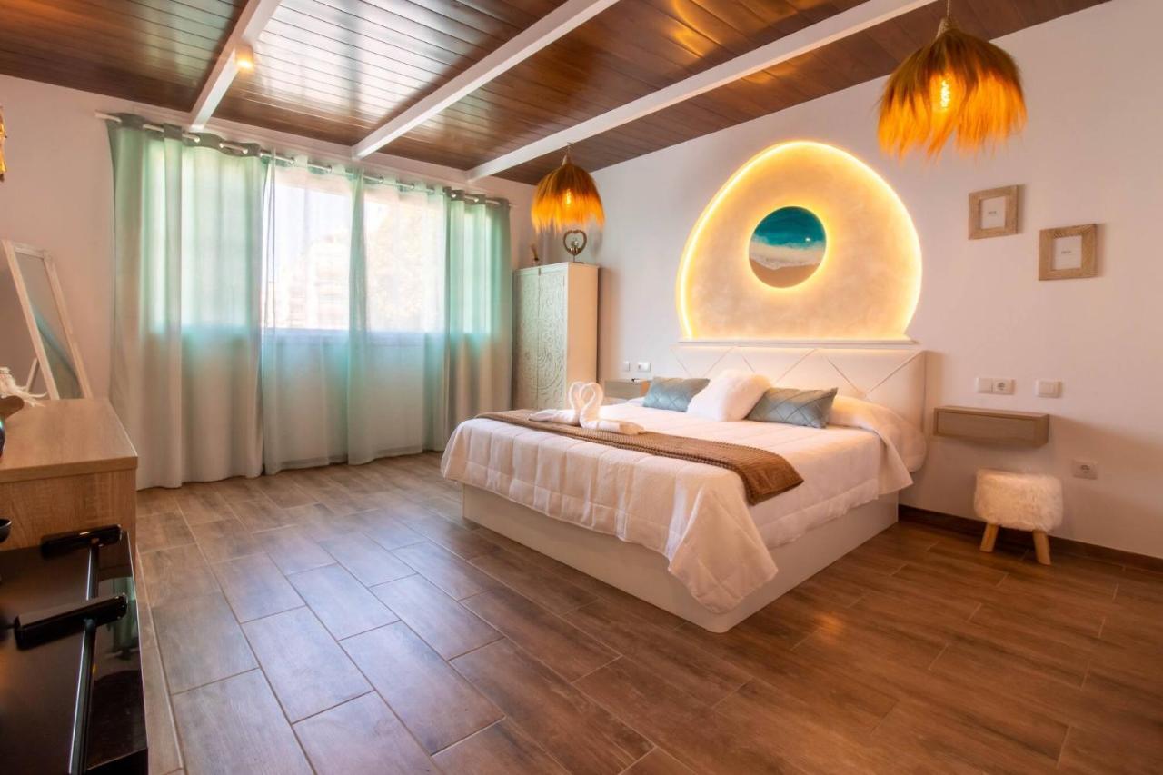 Room In Guest Room - Private Room In The Fishing Port Of Марбелья Экстерьер фото